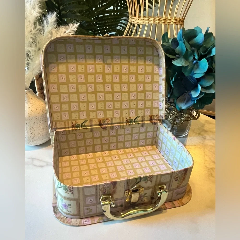 Vintage case multipurpose, Floral and sweet design Patterned Cosmetic Case